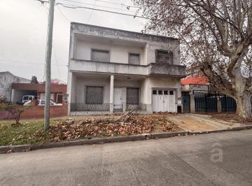 Casa · 278m² · 4 Ambientes · 1 Cochera · Casa en Venta en Jose León Suarez - 4 Ambientes