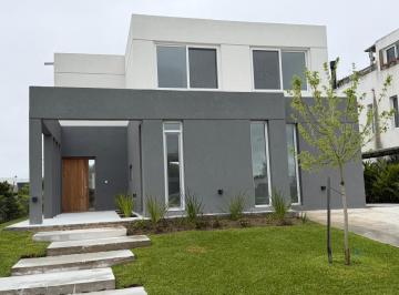 Casa · 175m² · 5 Ambientes · 1 Cochera · Casa en Venta Ubicado en Carpinchos, Nordelta, Tigre