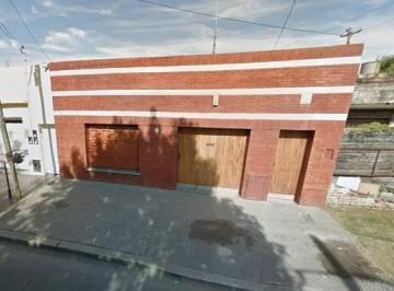 Bodega-Galpón · 174m² · 4 Ambientes · 1 Cochera · Casa en Bernal, a Pasos de Los Quilmes