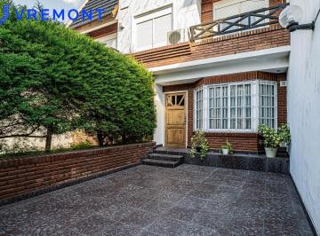 Casa · 96m² · 5 Ambientes · 1 Cochera · Mariano Acosta Al 1000 / Casa Estilo Dúplex Apto Crédito / Parque Avellaneda / Venta