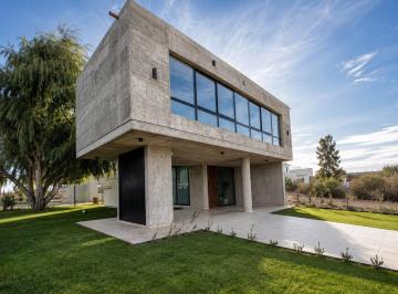 Casa · 120m² · 3 Ambientes · 1 Cochera · Casa en Venta en Villa El Chocón, Neuquén, Patagonia