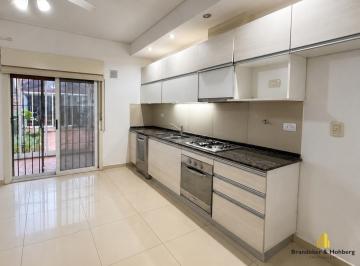 Casa · 150m² · 5 Ambientes · 1 Cochera · Triplex de 5 Ambientes con Jardin y Quincho