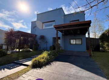 Casa · 157m² · 5 Ambientes · 2 Cocheras · Casa en Santa Ines