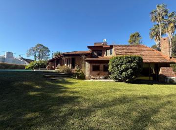 Casa · 1200m² · 5 Ambientes · 2 Cocheras · Casa en Nautico de Escobar