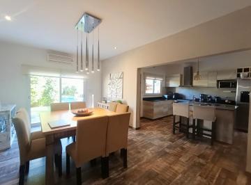 Casa · 128m² · 3 Ambientes · 2 Cocheras · Venta Casa Ituzaingo