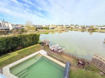 Casa · 143m² · 5 Ambientes · 8 Cocheras · Casa 5 Amb en Venta, Santa Isabel 1.