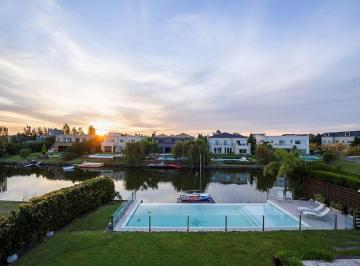 Casa · 334m² · 5 Ambientes · 2 Cocheras · Casa en Alquiler en Cabos del Lago, Nordelta, Tigre