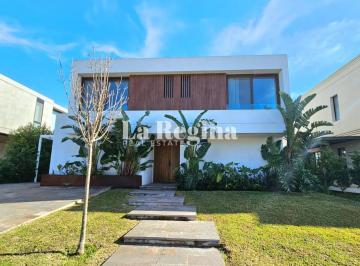 Casa · 238m² · 5 Ambientes · Casa en Venta en Carpinchos, Nordelta, Tigre