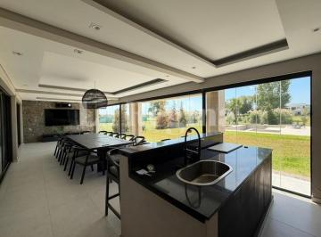 Casa · 230m² · 4 Ambientes · 4 Cocheras · Casa en Venta en Terralagos Canning, Calidad Premium Amoblada.