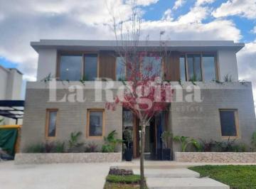Casa · 277m² · 5 Ambientes · Casa en Venta en Carpinchos, Nordelta, Tigre