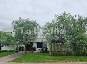 Casa · 463m² · 5 Ambientes · Casa en Venta en Santa Barbara, Tigre, G. B. a. Zona Norte