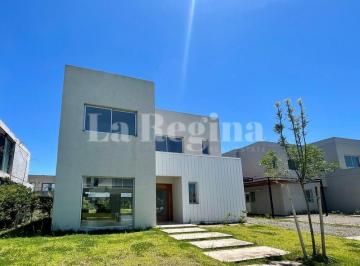 Casa · 180m² · 6 Ambientes · 1 Cochera · Casa en Venta en Carpinchos, Nordelta, Tigre