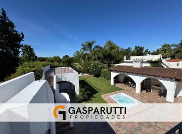 Casa · 160m² · 5 Ambientes · 2 Cocheras · Casa en Venta en Aranjuez Country Club. Apto Credito