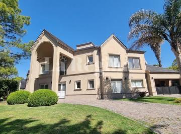 Casa · 340m² · 6 Ambientes · 3 Cocheras · Casa en Venta en Campos de Alvarez, Francisco Álvarez, Moreno