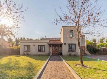 Casa · 207m² · 6 Ambientes · Casa en Venta Ubicado en Santa Clara, Villanueva, Tigre