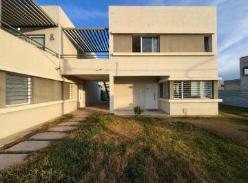 Casa · 100m² · 4 Ambientes · 1 Cochera · Duplex en Alquiler en Confluencia Rural, Neuquen Capital