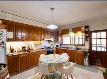 Departamento · 120m² · 4 Ambientes · 1 Cochera · Departamento en Venta en Villa Ballester - 4 Ambientes con Cochera - Centro.