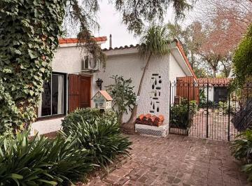 Casa · 95m² · 3 Ambientes · 2 Cocheras · Casa en Venta en Cipolletti 31 - Villa Udaondo