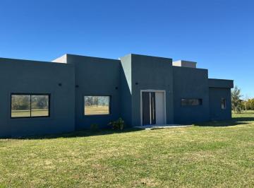 Campo · 228m² · 5 Ambientes · Hermosa Casa a Estrenar Sobre Lote de 2000 m² en El Espinillo Golf Club de Campo