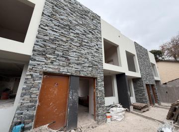Casa · 85m² · 3 Ambientes · 1 Cochera · Duplex 3 Amb a Estrenar - Cochera y Entrada Independiente