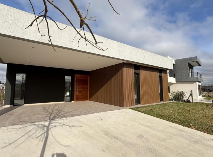 Casa en alquiler en Santa Lucia · 4 ambientes