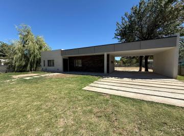 Casa · 172m² · 5 Ambientes · 1 Cochera · Casa en Los Canales