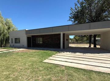Casa · 172m² · 5 Ambientes · 1 Cochera · Casa en Los Canales