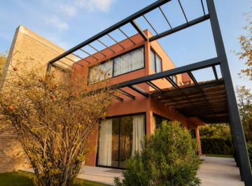 Casa de 4 ambientes, Villa Nueva · Casa Moderna en Semiprivado a m del Shopping
