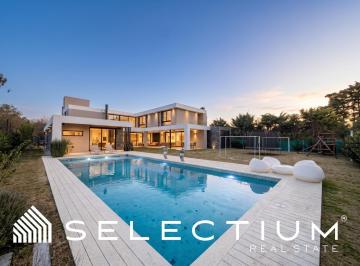 Casa · 815m² · 14 Ambientes · 4 Cocheras · Espectacular Casa de Categoría | Chacras de La Villa | Amueblada | 5 Suites | Master Suite