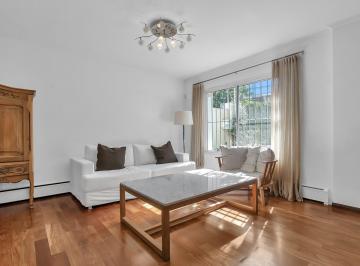 Casa · 205m² · 5 Ambientes · 1 Cochera · Muy Linda Casa en El Centro de Las Lomas de San Isidro