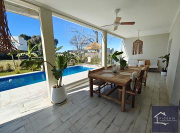 Casa · 170m² · 4 Ambientes · 3 Cocheras · Casa Venta 4 Amb San Ramon Lavadero y Pileta