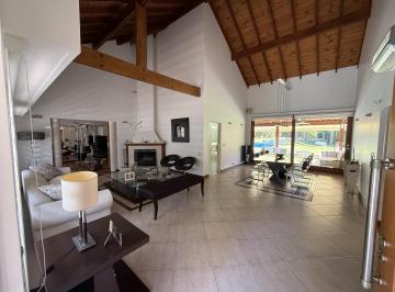 Casa · 400m² · 5 Ambientes · 8 Cocheras · Casa Excelente Oportunidad!
