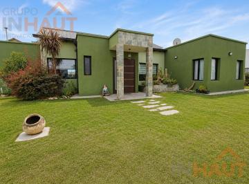 Casa · 249m² · 6 Ambientes · Venta Casa Tres Dorm. en Barrio Privado Los Patricios II