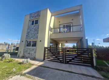 Casa · 100m² · 4 Ambientes · 2 Cocheras · Casa en Venta en Laguna Azul