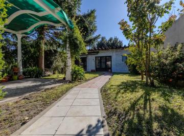Casa · 190m² · 5 Ambientes · 1 Cochera · Venta 5 Amb Cochera Quincho Parque en R. Calzada