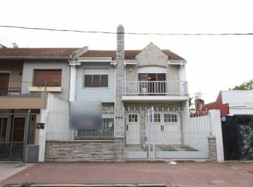 Casa · 240m² · 5 Ambientes · 2 Cocheras · Venta Chalet en Dos Plantas Barrio Ingles