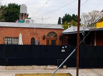 Casa · 170m² · 4 Ambientes · 1 Cochera · Casa en Venta de 4 Ambientes con Pileta y Local en Hurling