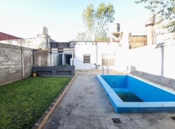Casa · 140m² · 3 Ambientes · 1 Cochera · Casa en Venta La Plata Los Hornos con Pileta