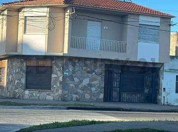 PH · 184m² · 4 Ambientes · 2 Cocheras · Venta en Bloque de PH de 2 Dorm. Mas Departamento en La Plata