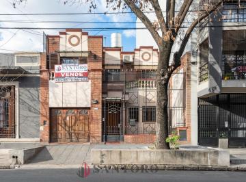Fachada · Casa 6 Ambientes Sobre Lote Propio. 5 Dorm.. Cochera, Patio y Terraza. Barracas