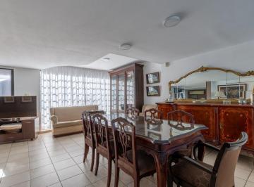 Casa · 232m² · 6 Ambientes · 2 Cocheras · Casa en Venta La Plata 4 Dorm. Pileta