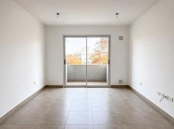 Departamento de 1 ambiente, La Plata · Amplio Monoambiente con Balcón Al Frente – Excelente Ubicación - 1 E/ 64 y 65