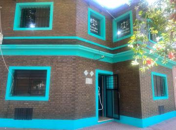 Casa · 202m² · 3 Ambientes · 2 Cocheras · Venta de Chalet de 2 Dorm. en Alberdi