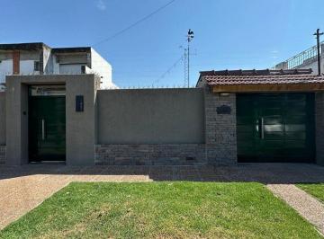 Casa · 186m² · 4 Ambientes · 2 Cocheras · Venta Casa 4amb Hurlingham