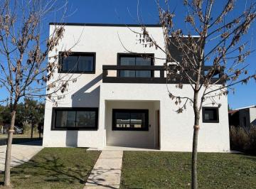 Casa de 6 ambientes, Pilar · Hermosa Casa a Estrenar con Financiación!