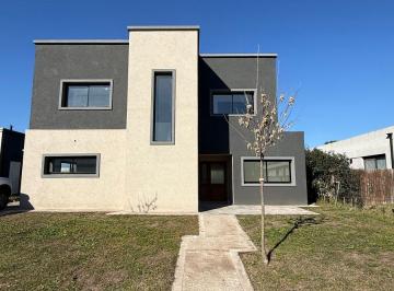 Casa de 6 ambientes, Pilar · Preciosa Casa con Detalles de Categoría y Amplia Financiación