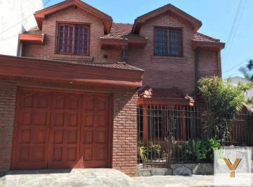 Casa · 225m² · 4 Ambientes · 1 Cochera · Casa en Venta - 3 Dorm. 2 Baños - Cochera - 250 m² - Bernal Oeste