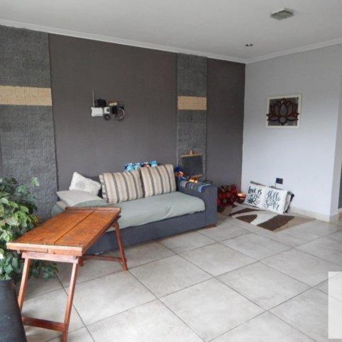 Casa 2 dorm, 130m² con pileta y cochera — Centro, excelente estado