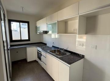 Casa · 145m² · 5 Ambientes · 2 Cocheras · Dúplex 3 Dorm. en Alquiler, La Calandria