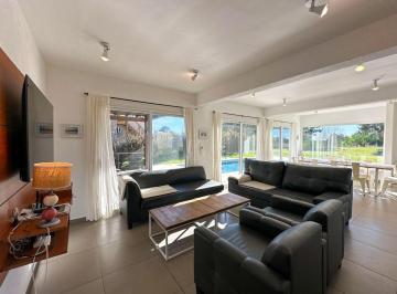 Casa de 7 ambientes, Costa Esmeralda · Venta Casa 288 m² Costa Esmeralda con Piscina Sobre Loma